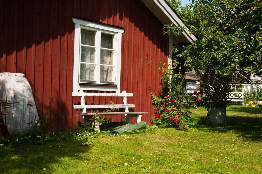 Hotel Pensionat Granparken Norrtalje Exterior photo