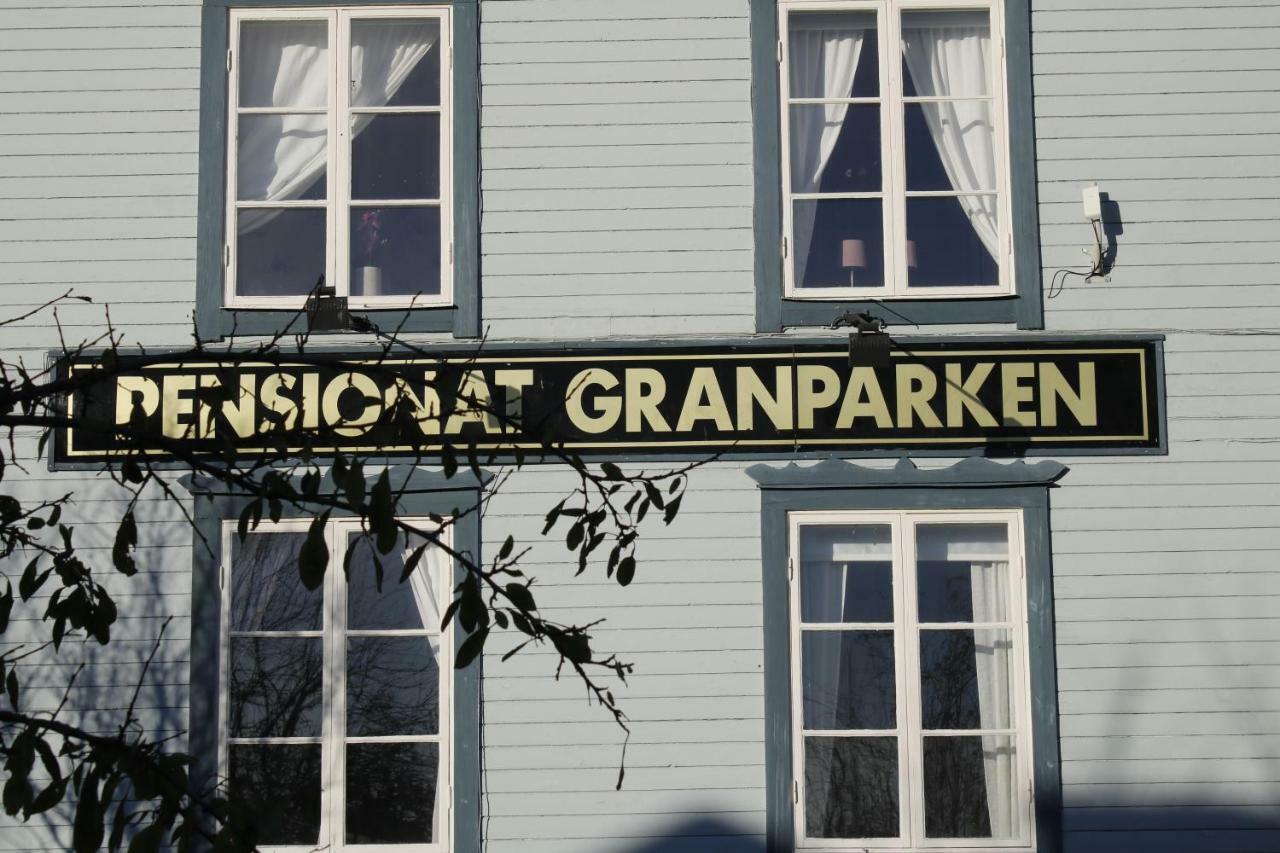 Hotel Pensionat Granparken Norrtalje Exterior photo